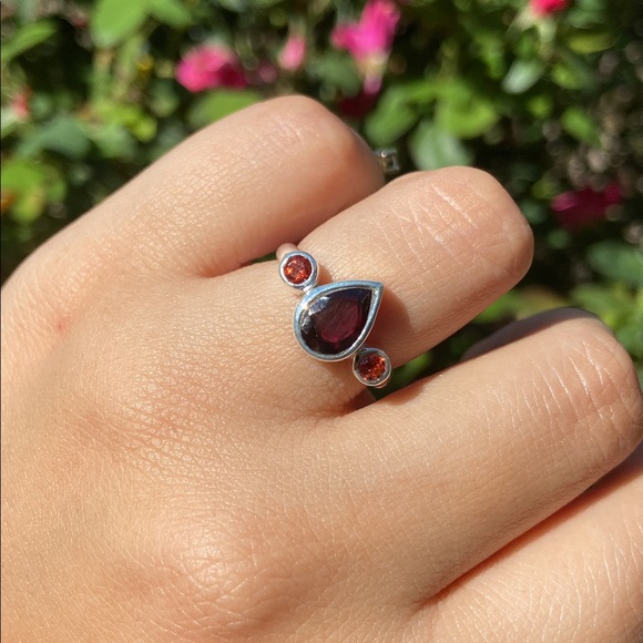 Jewelry - Sterling Silver Pear-Cut Red Garnet with Accents Ring - size 7